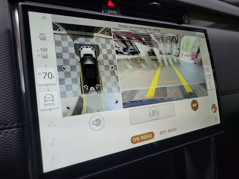 Used 2024 Land Rover Discovery Sport Dynamic SE image 19