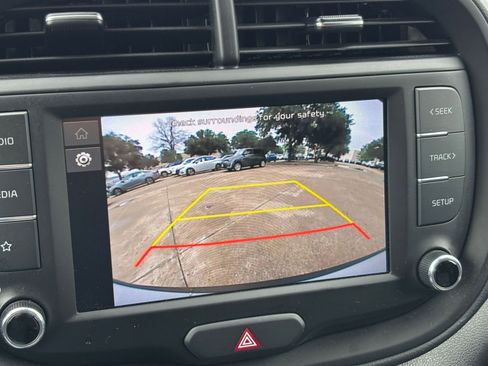 Used 2025 Kia Soul LX w/ LX Technology Package FWD image 24