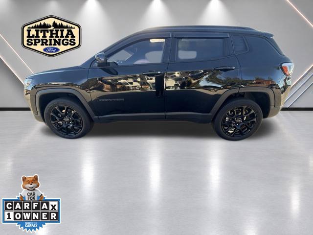 Used 2025 Jeep Compass Latitude w/ Sun & Sound Group AWD/4WD image 3