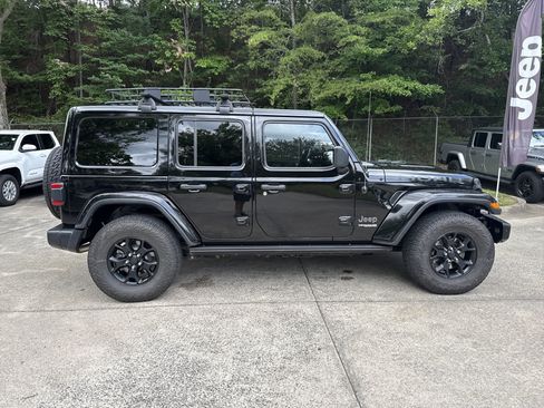 Used 2018 Jeep Wrangler Unlimited Sahara w/ Quick Order Package 24M Moab AWD/4WD image 8