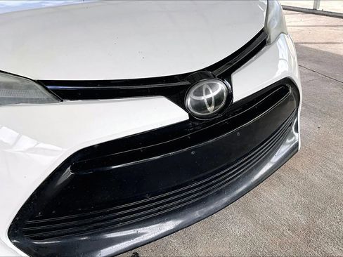 Used 2018 Toyota Corolla LE w/ Carpet Mat Package (TMS) image 29