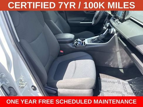 Used 2022 Toyota RAV4 LE AWD/4WD image 9