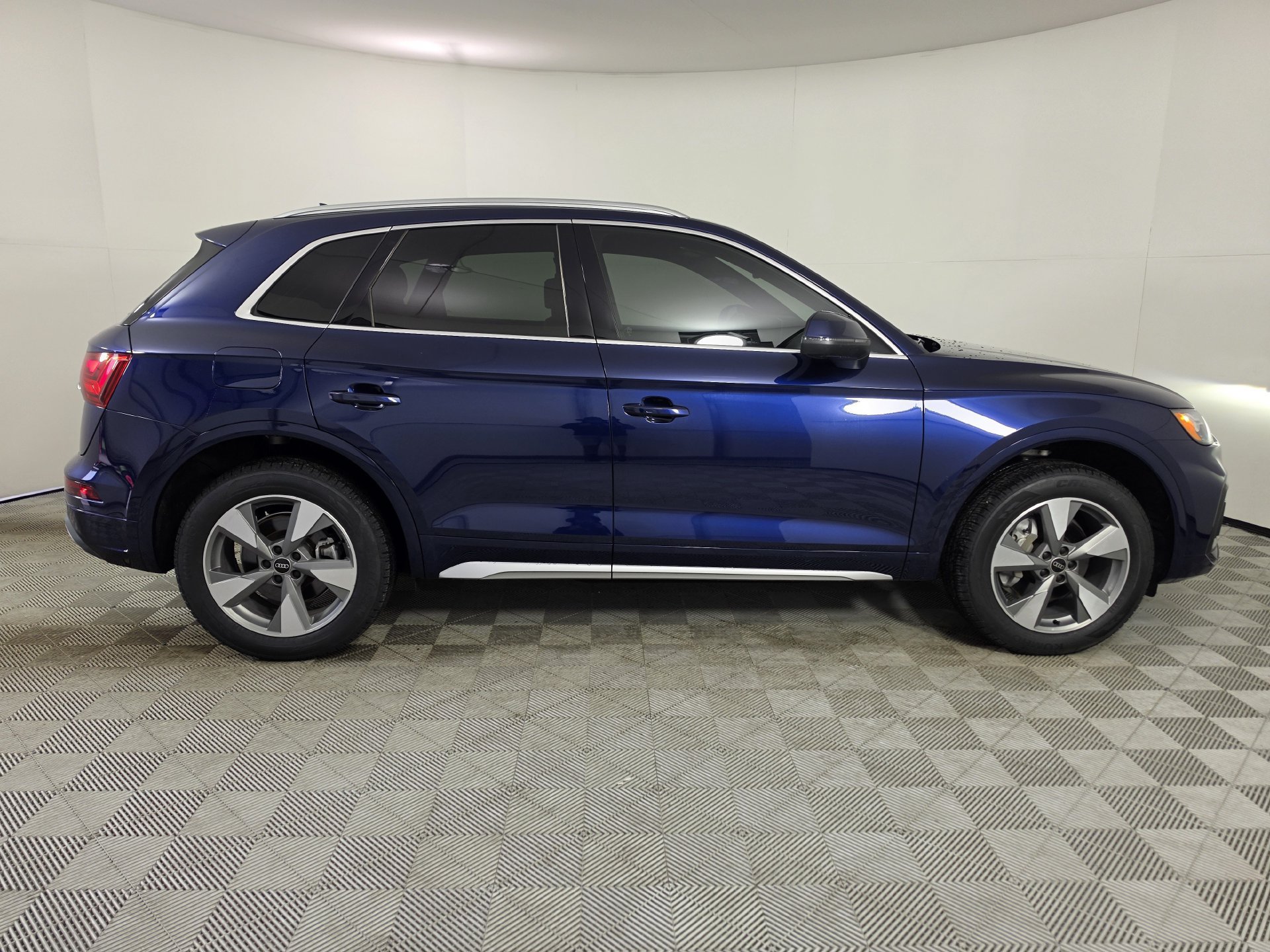 Certified 2024 Audi Q5 2.0T Premium Plus w/ Premium Plus Package AWD/4WD image 45