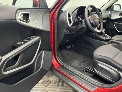 Used 2025 Kia Soul LX w/ LX Technology Package image 13
