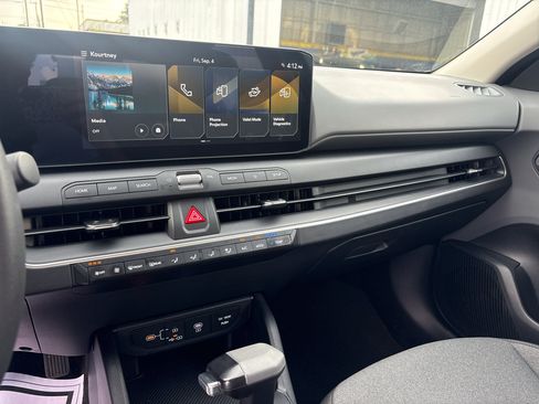 Used 2025 Kia K4 FWD image 11