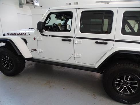 Certified 2024 Jeep Wrangler Unlimited Rubicon AWD/4WD image 18
