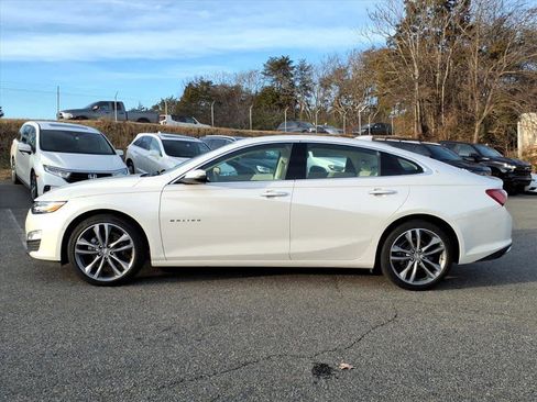 Used 2019 Chevrolet Malibu Premier w/ Sun and Wheel Package image 2