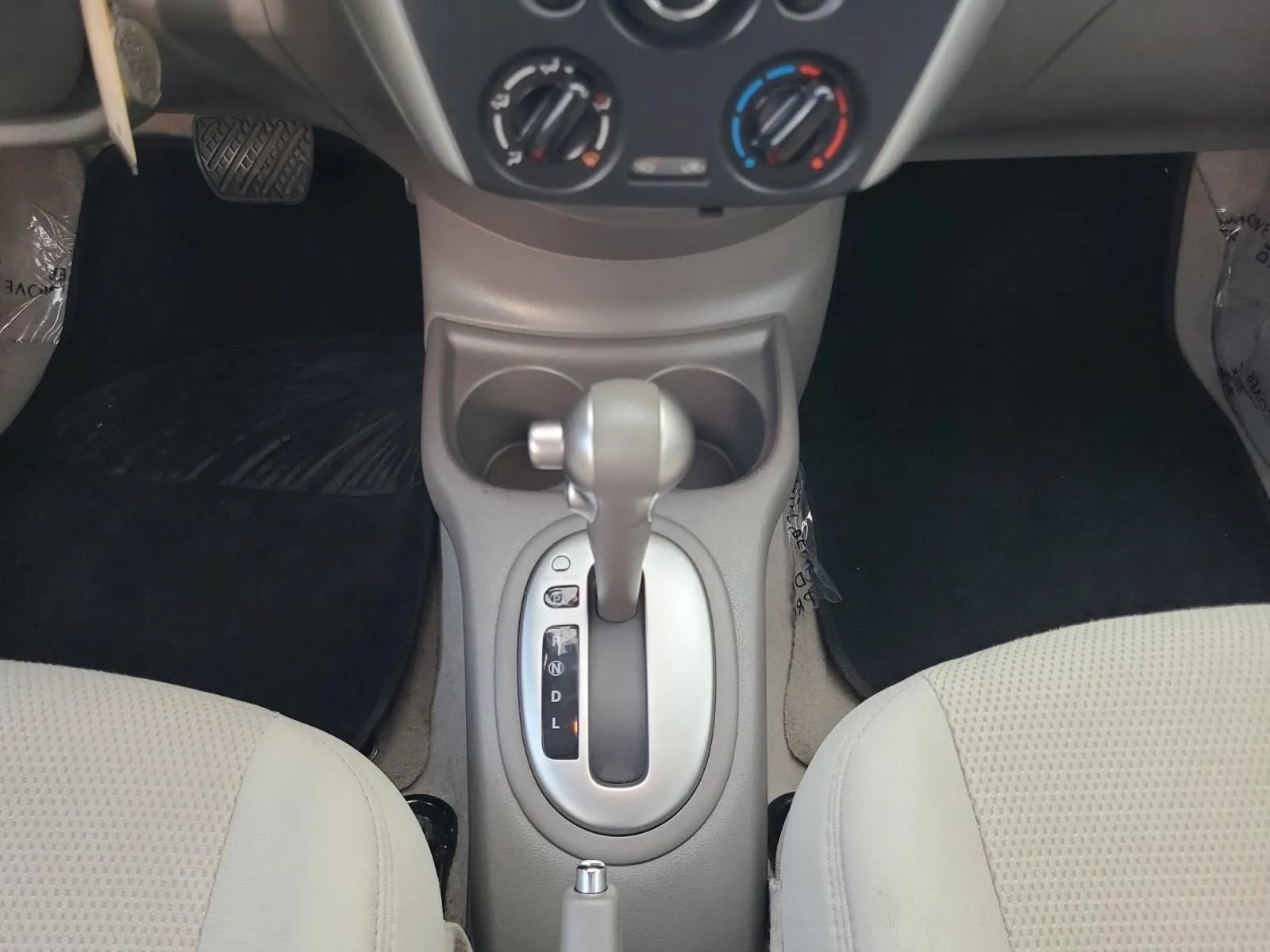 Used 2016 Nissan Versa SV w/ SV Appearance Package FWD image 15