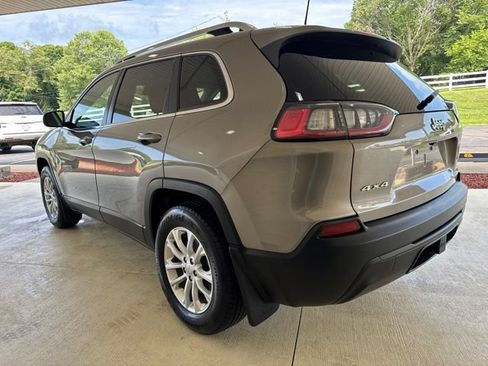 Used 2019 Jeep Cherokee Latitude w/ Cold Weather Group AWD/4WD image 8