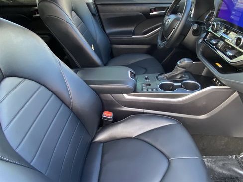 Certified 2024 Toyota Highlander XLE image 14