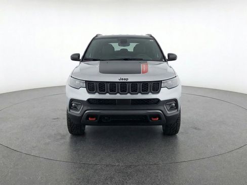 Used 2025 Jeep Compass Trailhawk AWD/4WD image 2