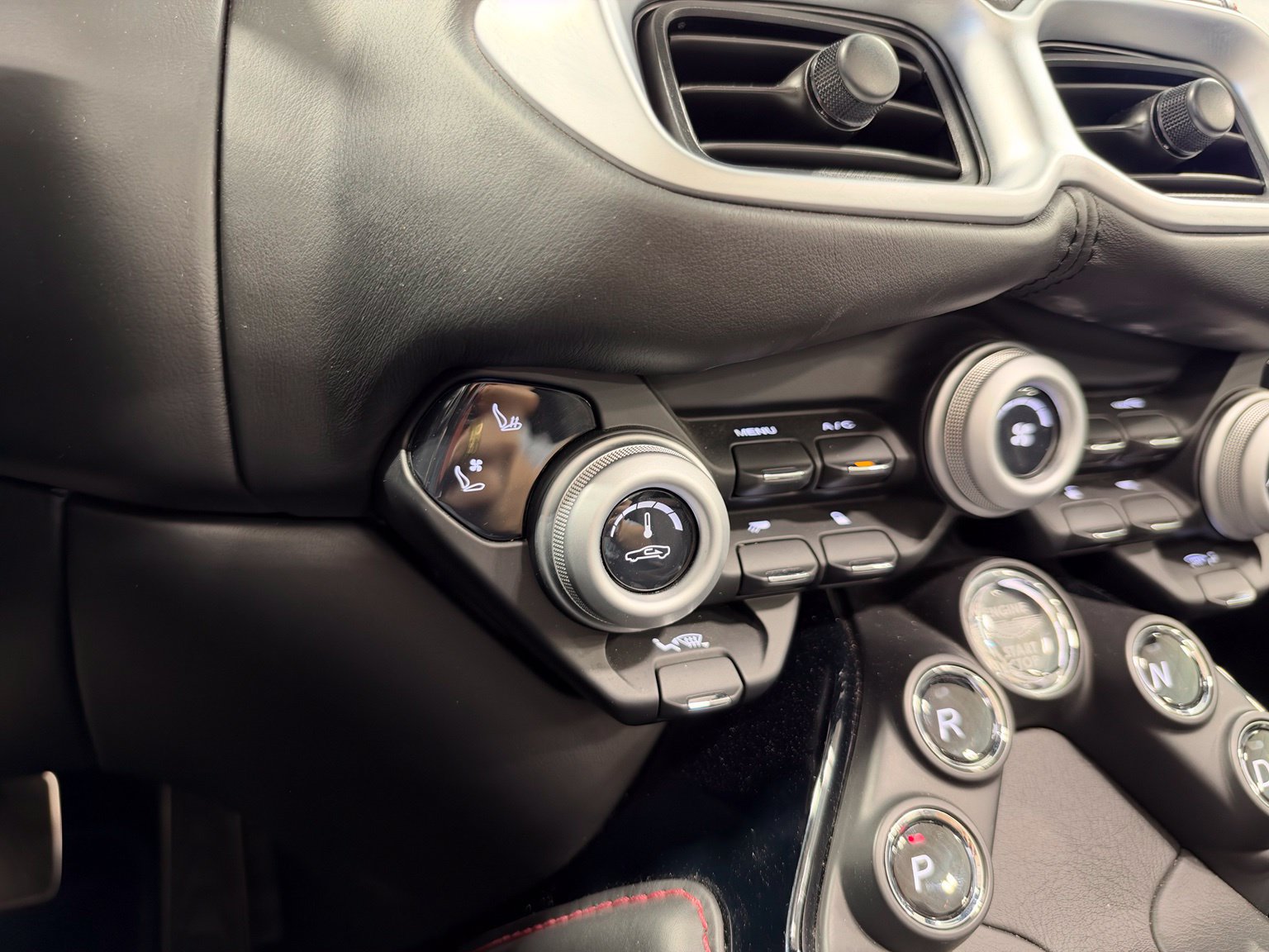 Used 2021 Aston Martin V8 Vantage Roadster RWD image 36