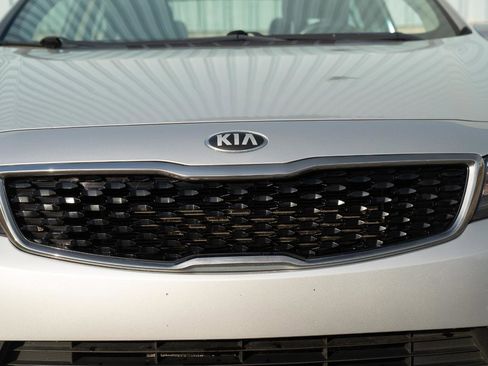 Used 2018 Kia Forte LX FWD image 4