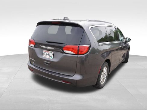 Used 2021 Chrysler Voyager Lxi FWD image 3