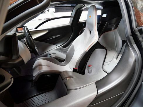 Used 2020 McLaren Speedtail RWD image 15