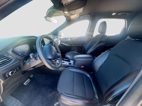 Used 2023 Ford Escape ST-Line w/ Tech Pack #1 FWD image 20