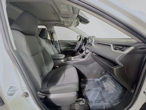 Used 2021 Toyota RAV4 XLE w/ Convenience Package FWD image 31