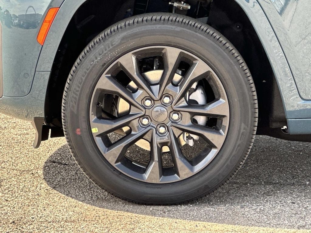 New 2026 Jeep Grand Cherokee Limited AWD/4WD image 8
