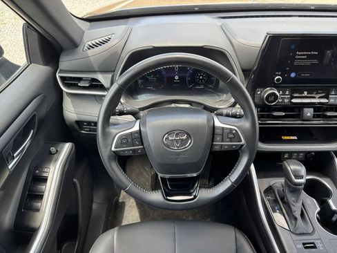 Used 2025 Toyota Highlander XSE AWD/4WD image 38