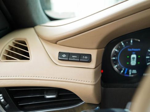 Used 2019 Cadillac Escalade Platinum image 26