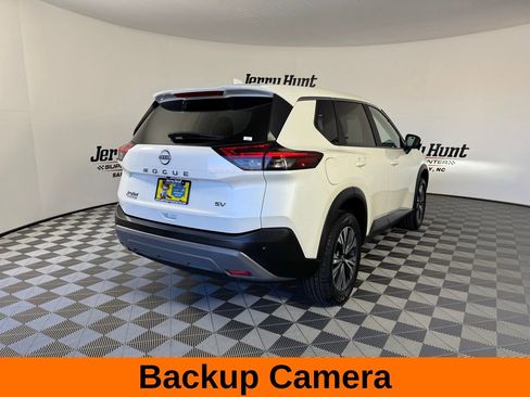 Used 2023 Nissan Rogue SV image 6