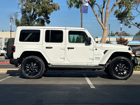 Used 2022 Jeep Wrangler Unlimited Sahara AWD/4WD image 9