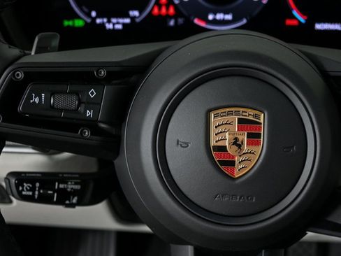 Certified 2025 Porsche Cayenne image 10