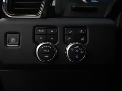 Used 2024 GMC Sierra 2500 AT4 w/ AT4 Premium Plus Package AWD/4WD image 24