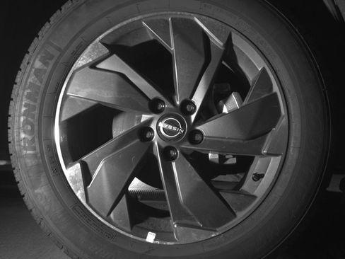 Used 2025 Nissan Rogue SV FWD image 13