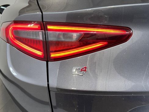 Used 2022 Alfa Romeo Stelvio Veloce image 9