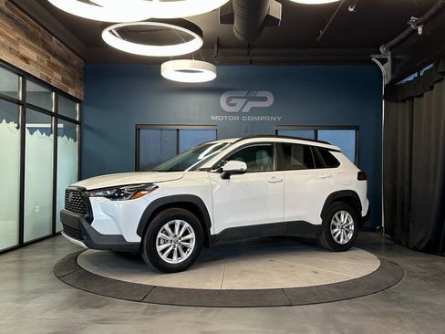 Used 2022 Toyota Corolla Cross LE w/ Black Badges Package (TMS) image 7