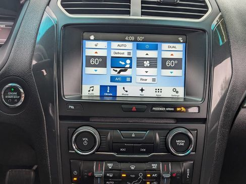 Used 2017 Ford Explorer XLT w/ Equipment Group 202A AWD/4WD image 14