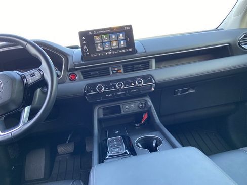 Used 2025 Honda Pilot EX-L image 18