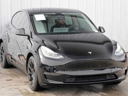 Used 2021 Tesla Model Y Long Range image 54