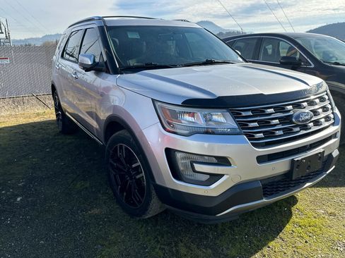 Used 2017 Ford Explorer Limited image 2