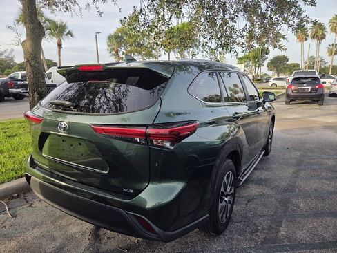 Used 2023 Toyota Highlander XLE FWD image 5