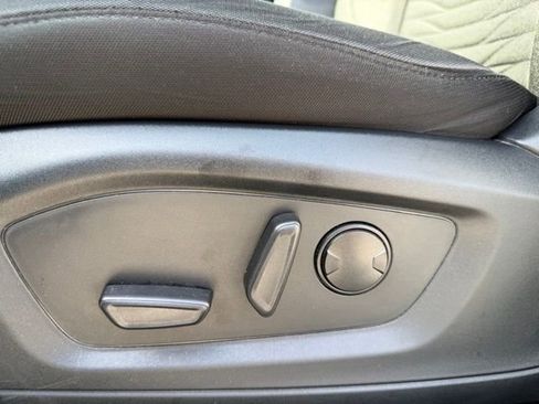 Used 2021 Ford Explorer XLT image 15