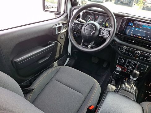 Used 2024 Jeep Wrangler Unlimited AWD/4WD image 15