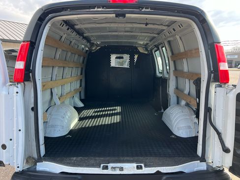Used 2022 Chevrolet Express 2500 w/ Driver Convenience Package image 6