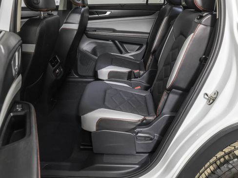 Used 2024 Volkswagen Atlas Peak Edition SEL image 36