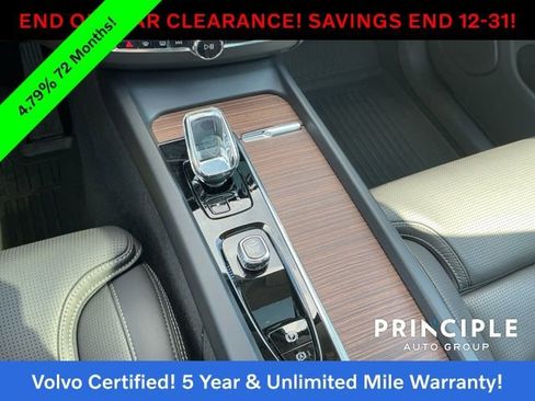 Certified 2023 Volvo XC60 B5 Ultimate w/ Climate Package image 17