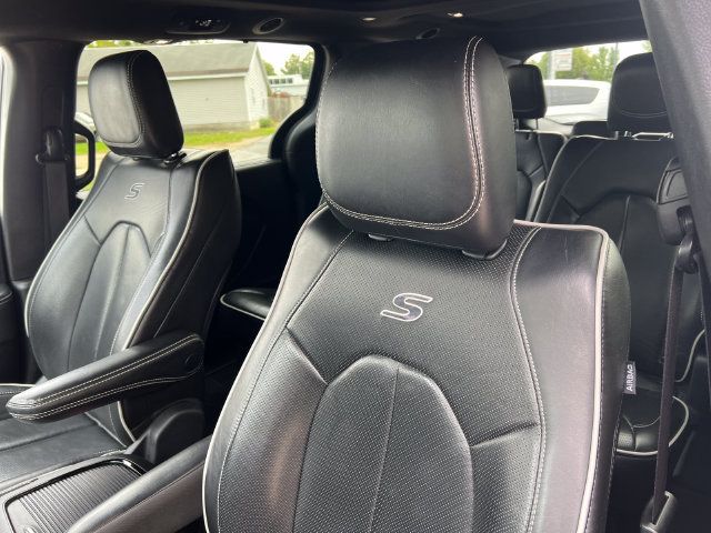 Used 2025 Chrysler Pacifica Limited FWD image 15