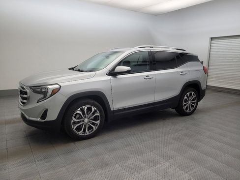 Used 2019 GMC Terrain SLT w/ Preferred Package FWD image 2