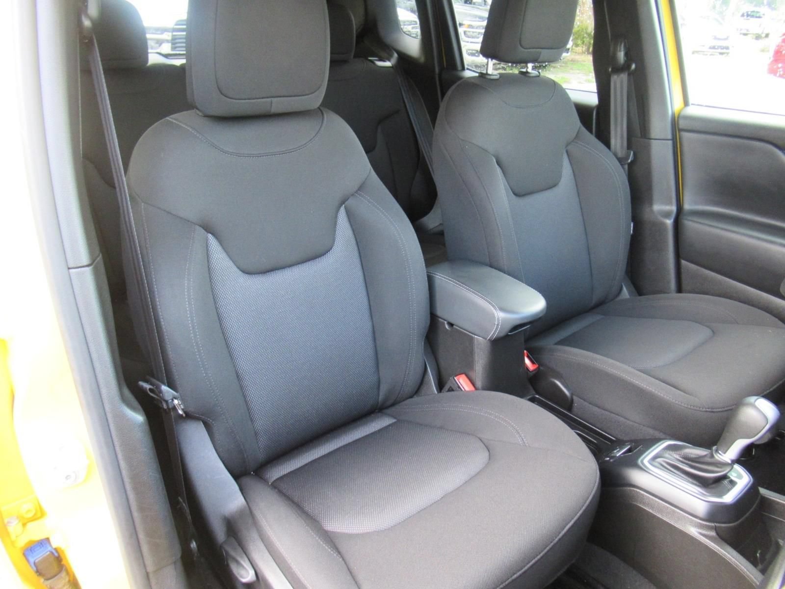 Certified 2023 Jeep Renegade Latitude AWD/4WD image 9