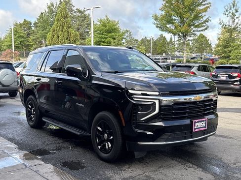 Used 2025 Chevrolet Tahoe LS AWD/4WD image 3