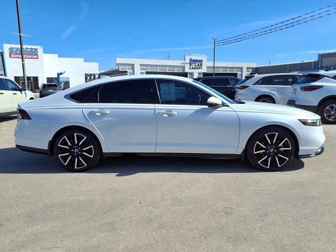 Used 2024 Honda Accord Touring image 8