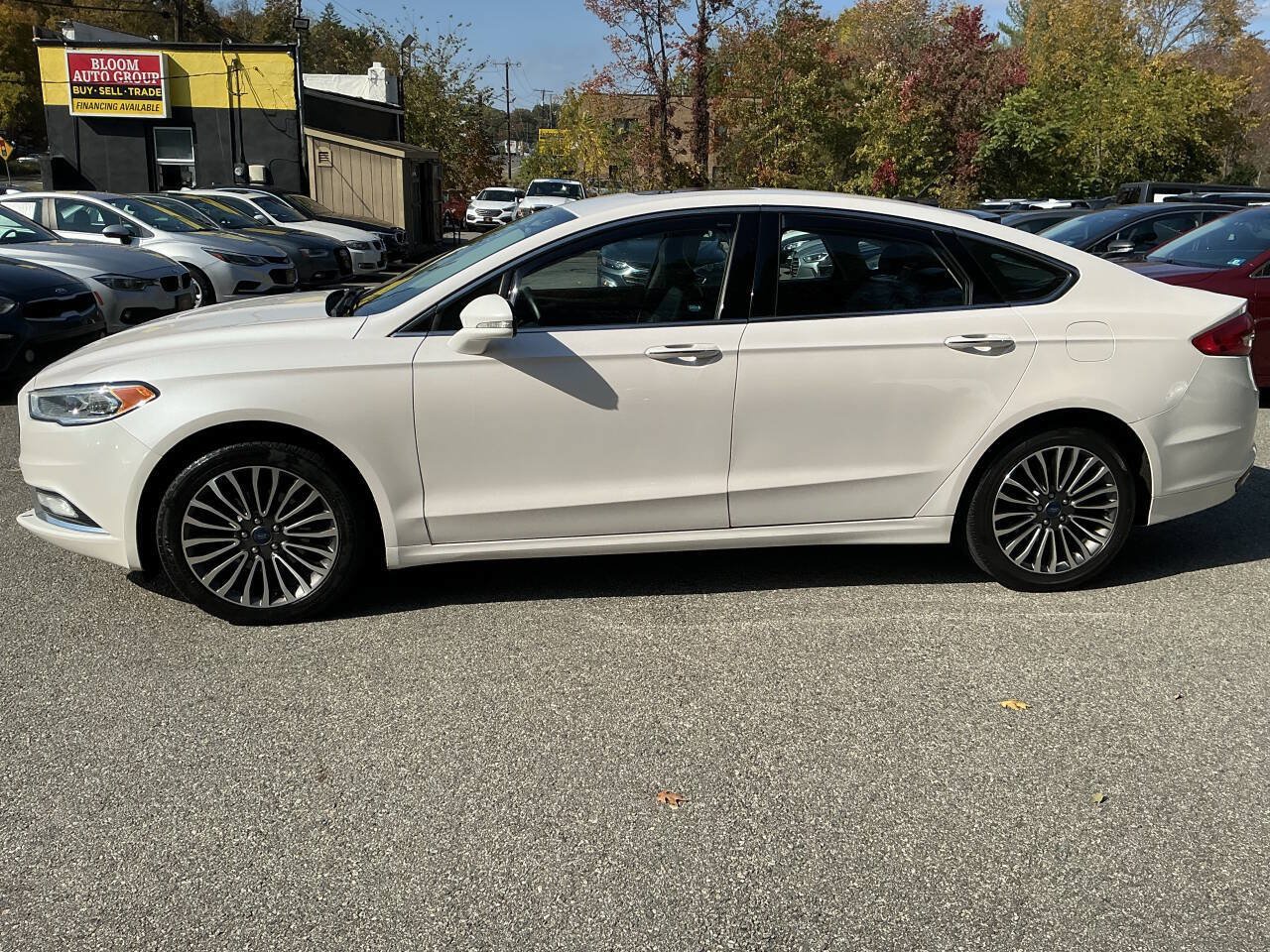 Used 2017 Ford Fusion SE w/ Fusion SE Technology Package FWD image 8