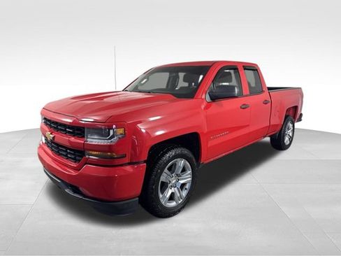 Used 2017 Chevrolet Silverado 1500 Custom w/ Custom Convenience Package AWD/4WD image 3