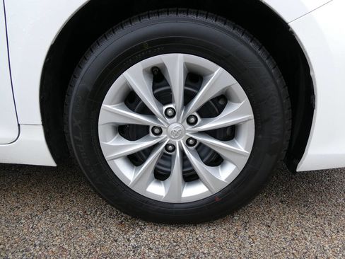 Used 2015 Toyota Camry LE image 30