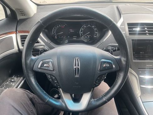 Used 2016 Lincoln MKZ FWD image 19